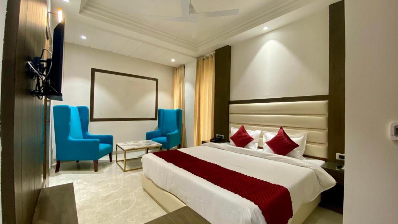 Luxe Resorts - Centrally Heated Air Conditioned Hotel In The Heart Of Kasauli Kültér fotó