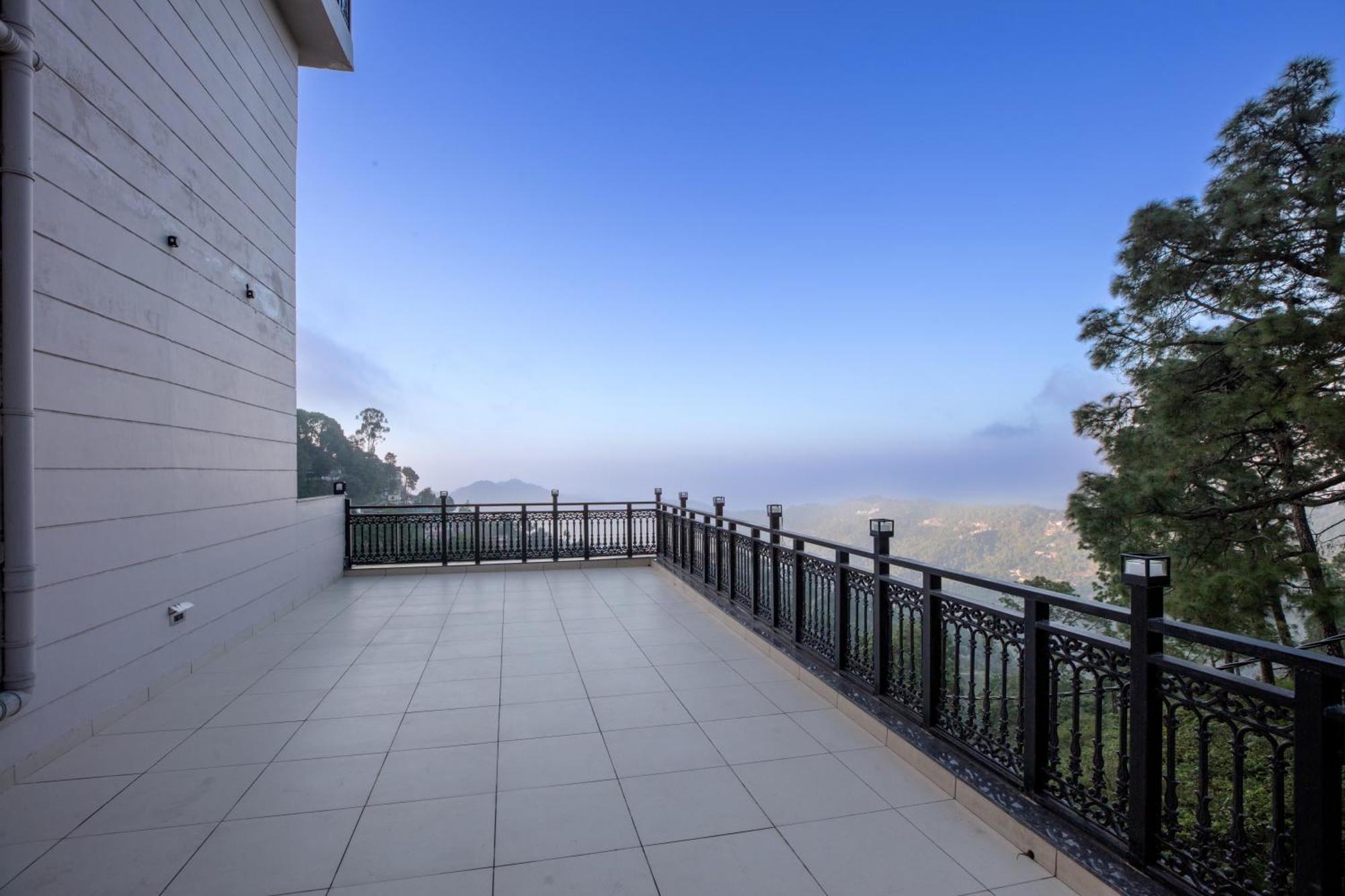Luxe Resorts - Centrally Heated Air Conditioned Hotel In The Heart Of Kasauli Kültér fotó