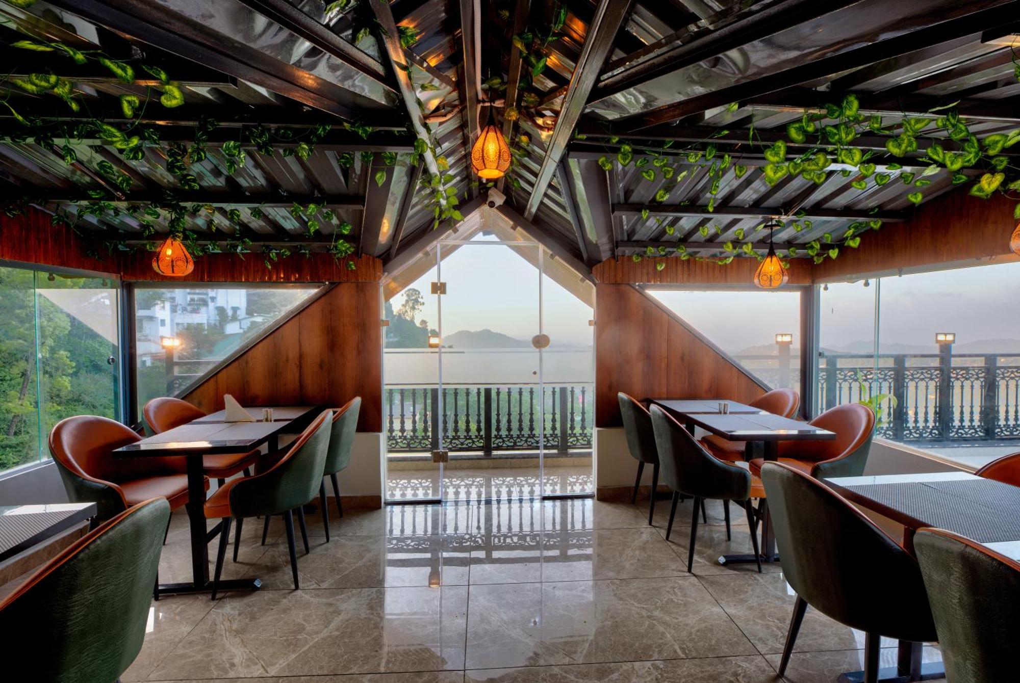 Luxe Resorts - Centrally Heated Air Conditioned Hotel In The Heart Of Kasauli Kültér fotó