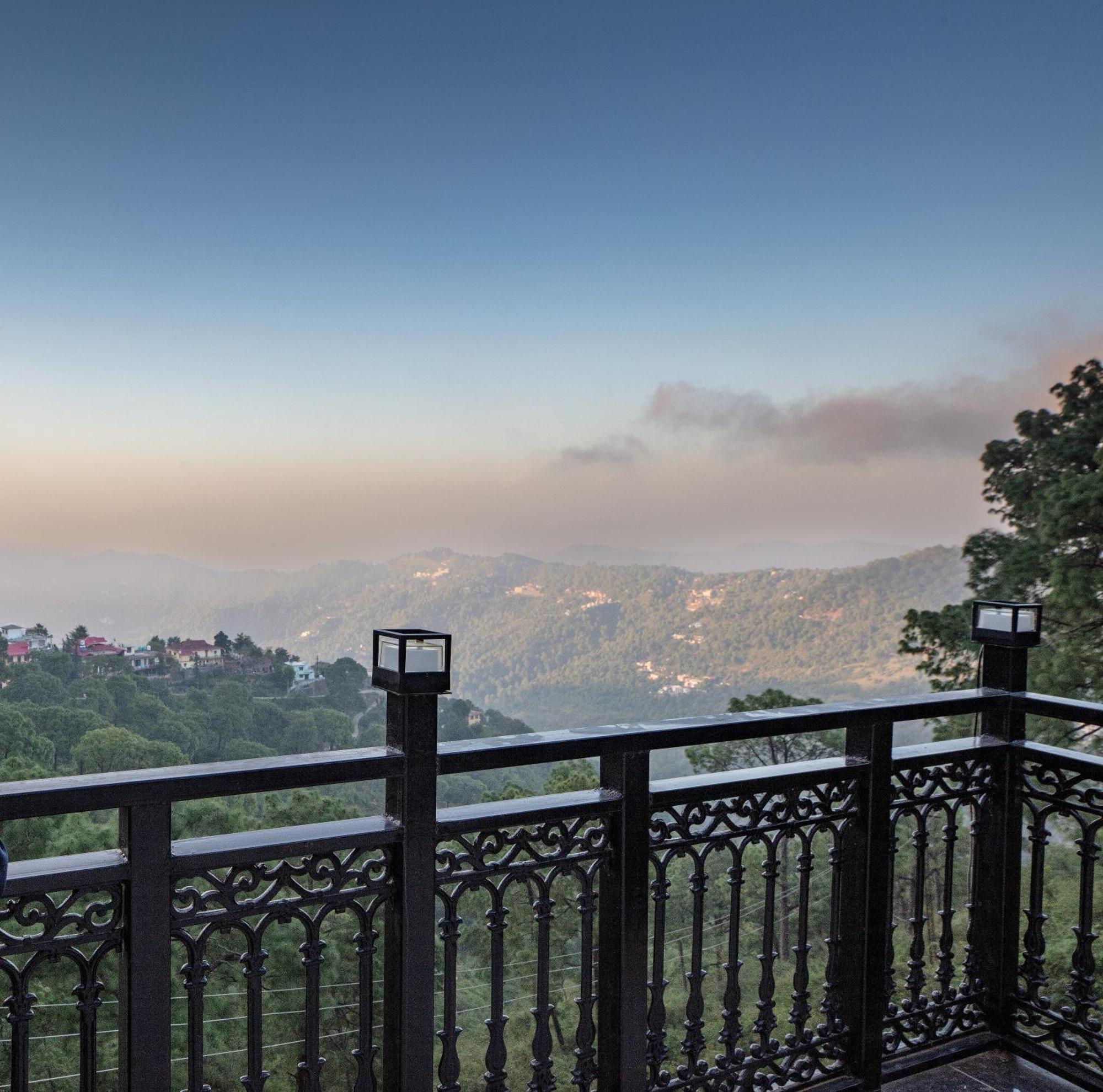 Luxe Resorts - Centrally Heated Air Conditioned Hotel In The Heart Of Kasauli Kültér fotó