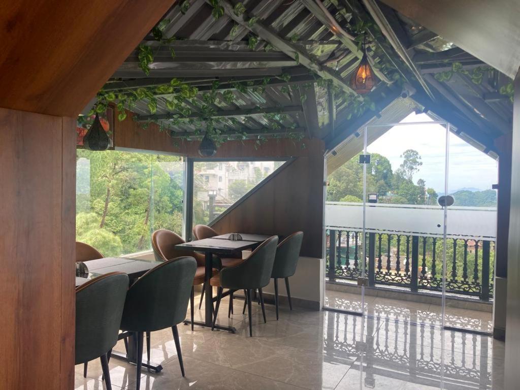 Luxe Resorts - Centrally Heated Air Conditioned Hotel In The Heart Of Kasauli Kültér fotó