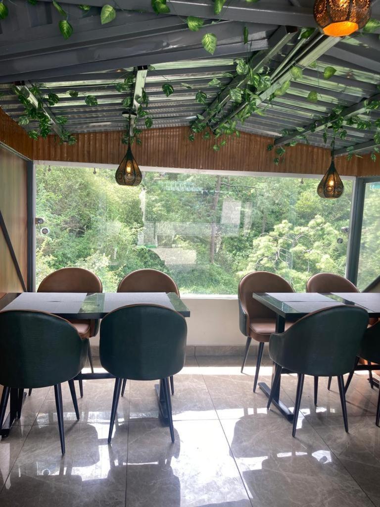Luxe Resorts - Centrally Heated Air Conditioned Hotel In The Heart Of Kasauli Kültér fotó