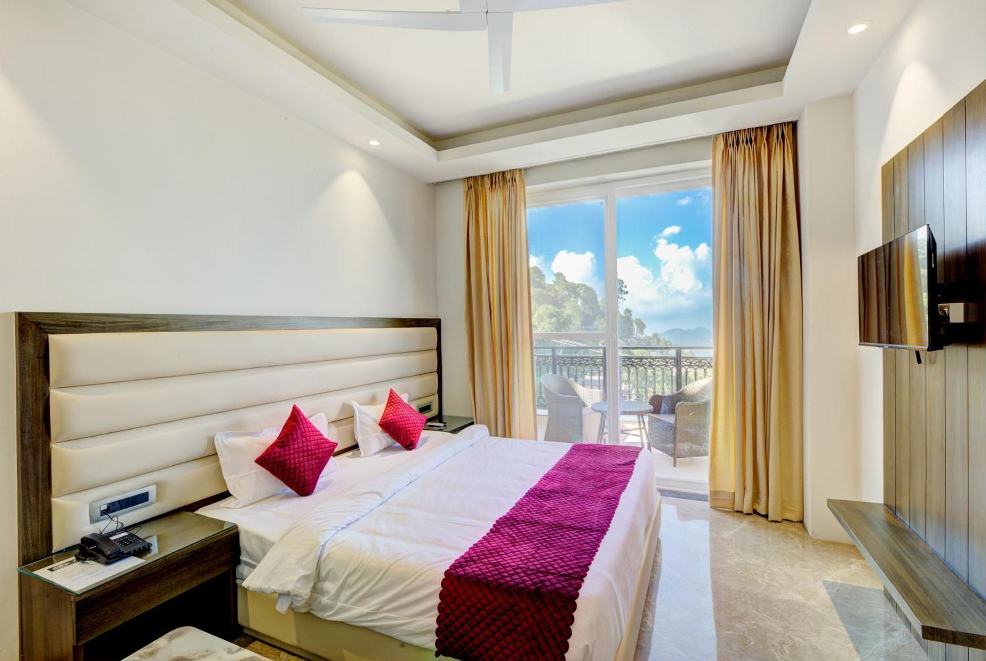 Luxe Resorts - Centrally Heated Air Conditioned Hotel In The Heart Of Kasauli Kültér fotó